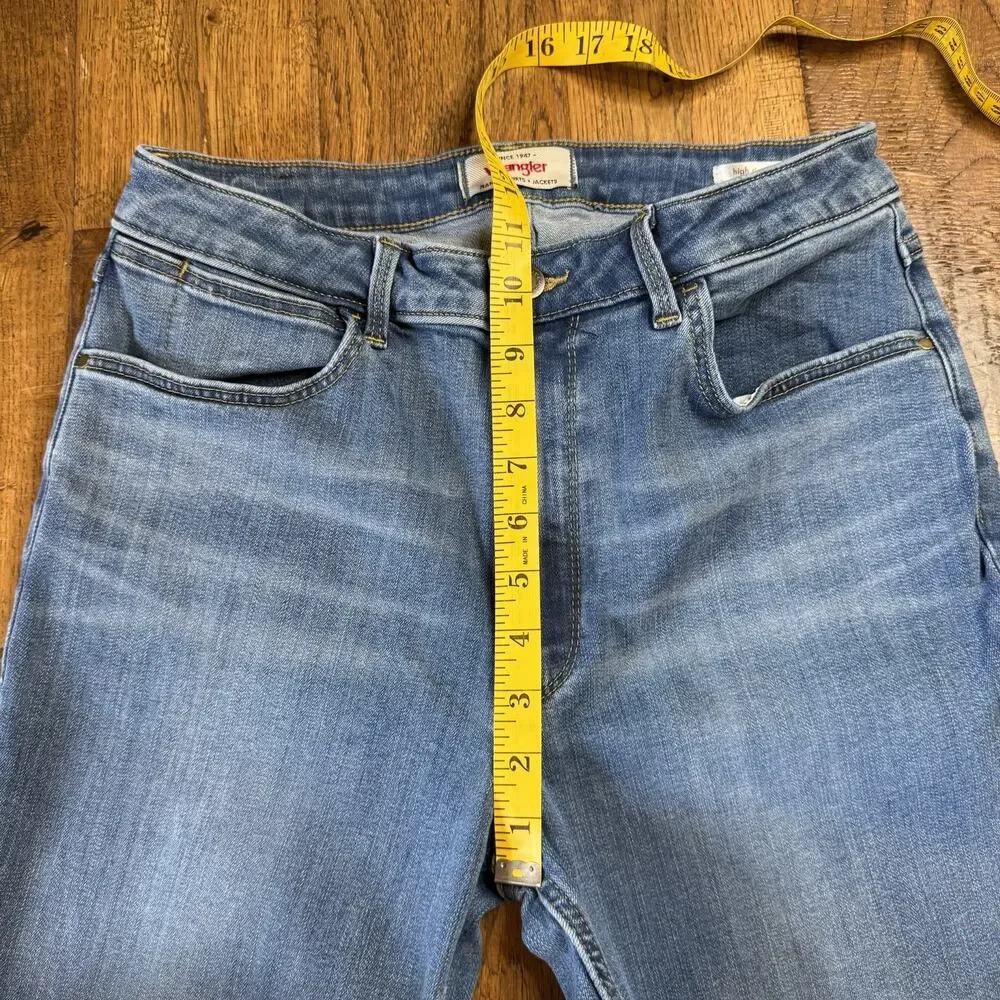 Wrangler Women's High Rise True Straight Jean Size 10x34L Med Wash MT1STRK